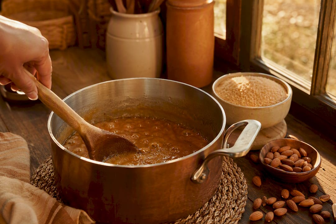 Cooking golden stovetop toffee in saucepan